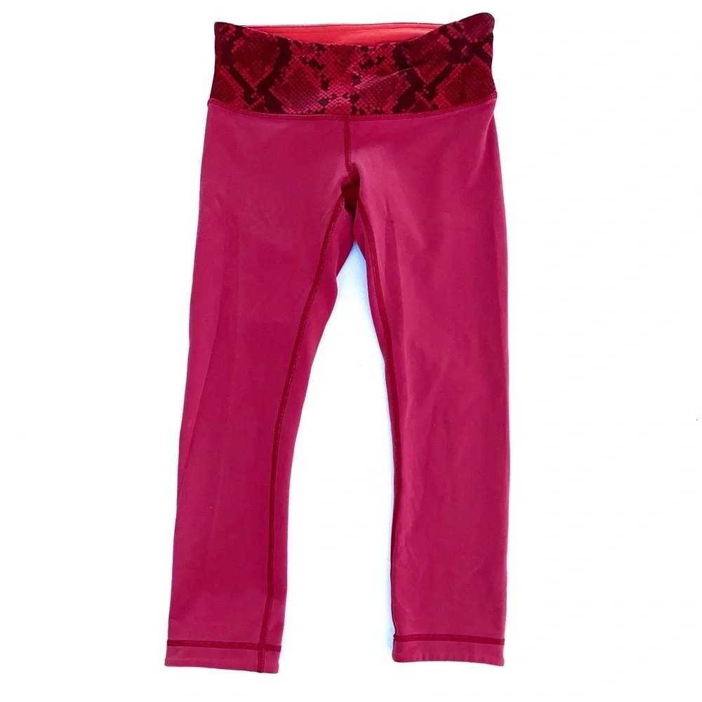 Lululemon Athletica Reversible Wunder Under Cropped Leggings. Womens size 4